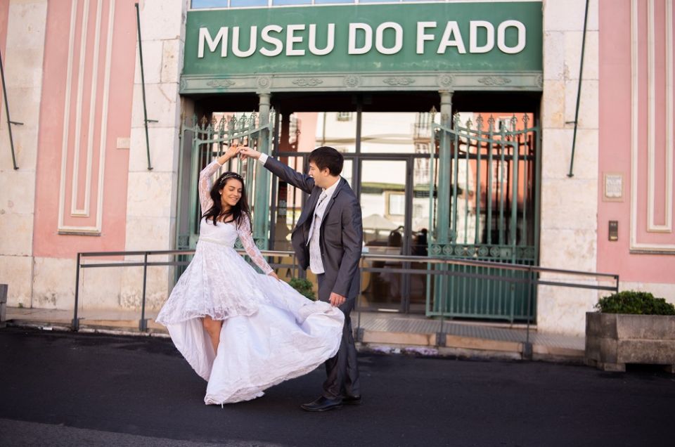 Ensaio de noivos Museu do Fado com fotógrafo em Lisboa.