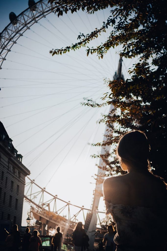 Ensaio feminino no pôr do sol com a London Eye realizado por fotógrafa brasileira em Londres