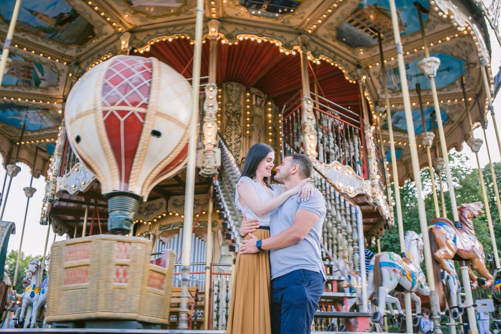 Fotógrafo brasileiro em Paris : Ensaio de pedido de casamento surpresa no Carrossel da Torre Eiffel