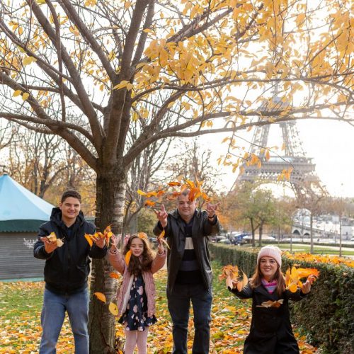 Fotógrafo brasileiro em Paris : Ensaio família durante outono na Torre Eiffel