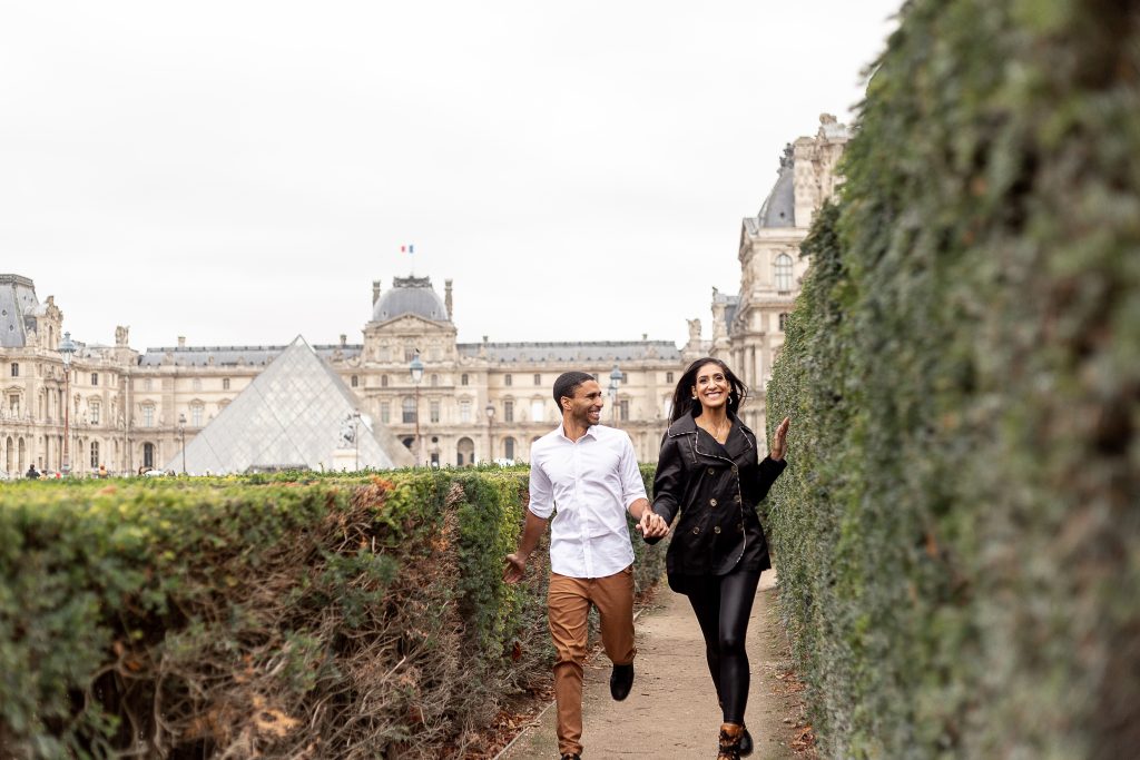 Fotógrafo brasileiro em Paris : Fotos nos jardins do Museu do Louvre - Ensaio casal