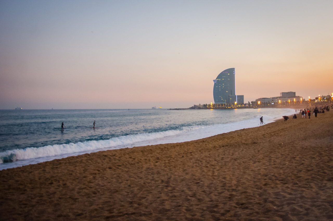 Fotógrafo brasileiro em Barcelona realiza ensaios na Praia de Barceloneta