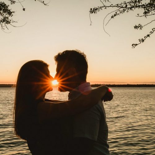 Ensaio casal com maravilhoso pôr do sol na praia de Cabedelo - Fotógrafa em João Pessoa