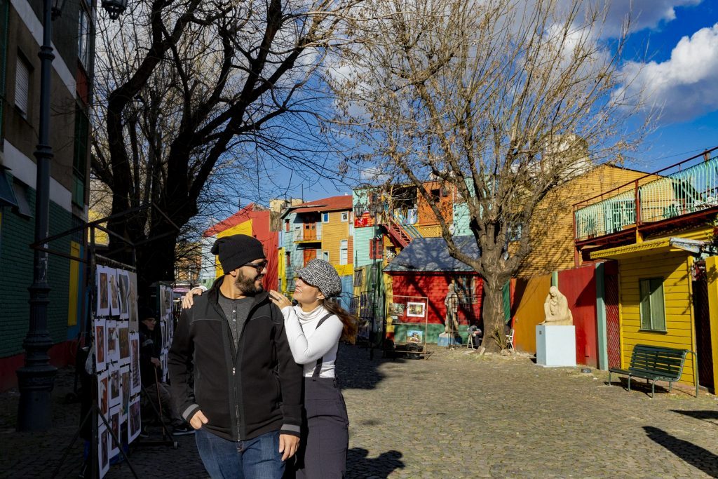 Ensaio casal lua de mel em Caminito no bairro de La Boca, fotografa brasileira em Buenos Aires