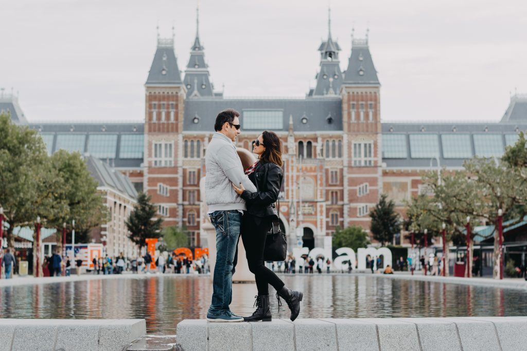 Ensaio casal no Rijksmuseum com fotógrafa brasileira em Amsterdam