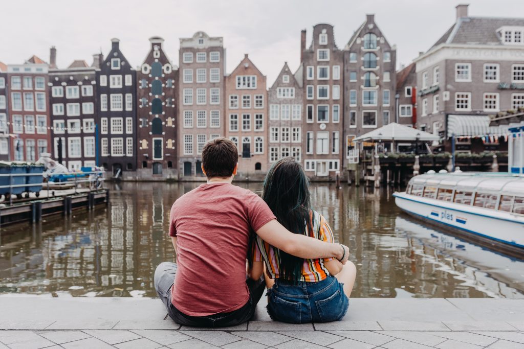 Ensaio casal nos canais da Holanda com fotógrafa brasileira em Amsterdam