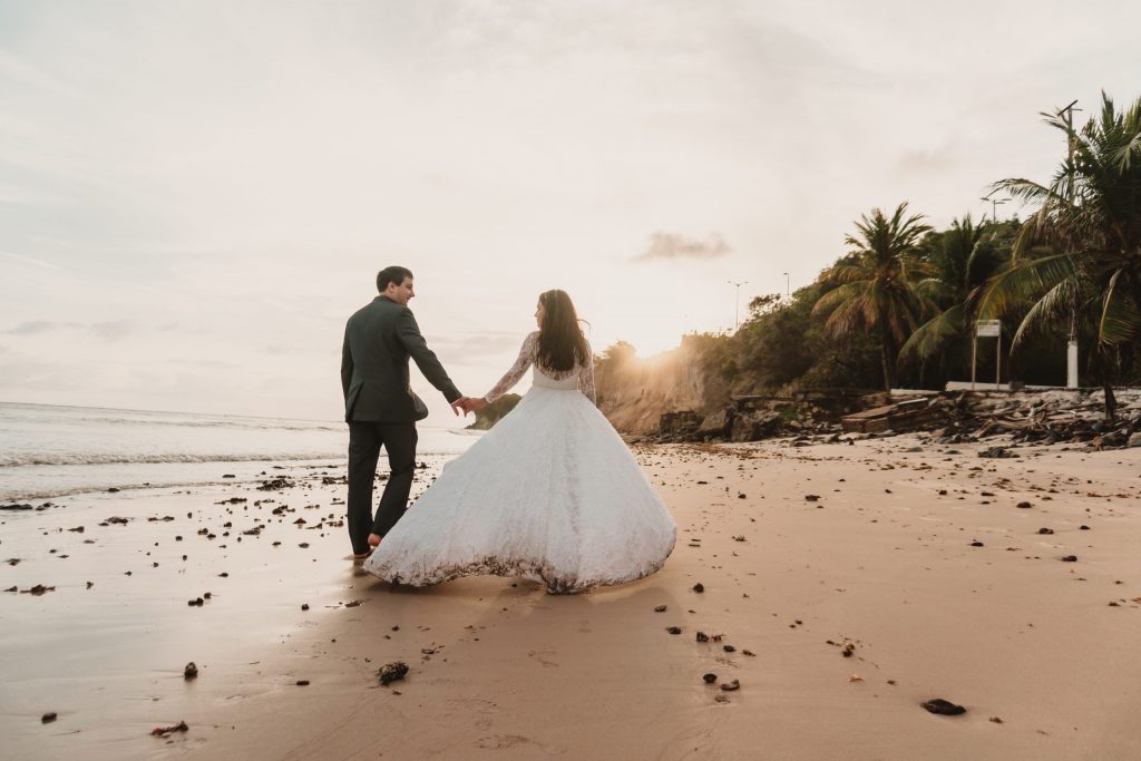 Ensaio de casamento na praia no nascer do sol - Fotógrafo em João Pessoa