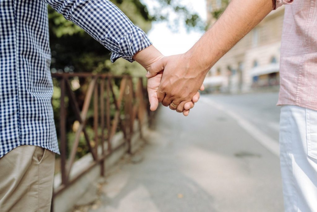 Casal gay no Coliseu com fotógrafa brasileira em Roma