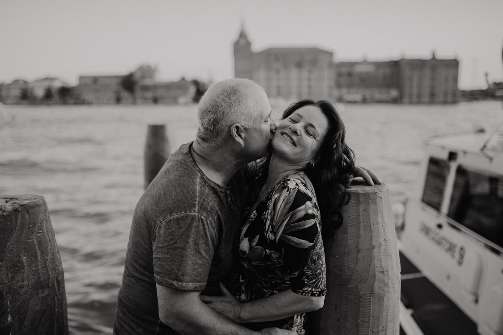 Casal pelas lentes de fotografo em Veneza Itália