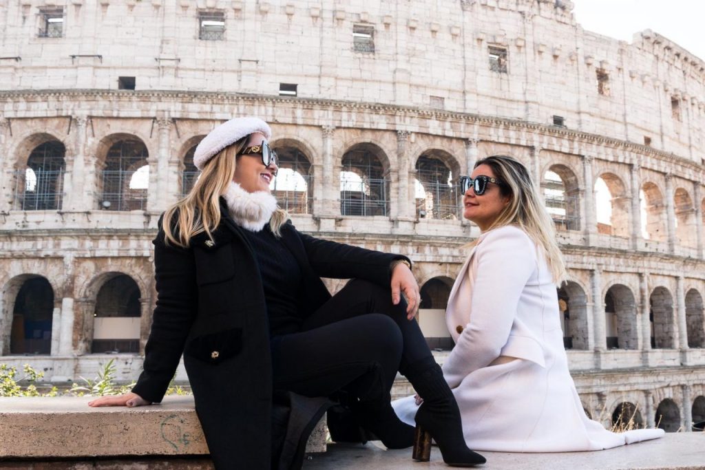 Ensaio amigas no Coliseu por fotógrafa brasileira em Roma