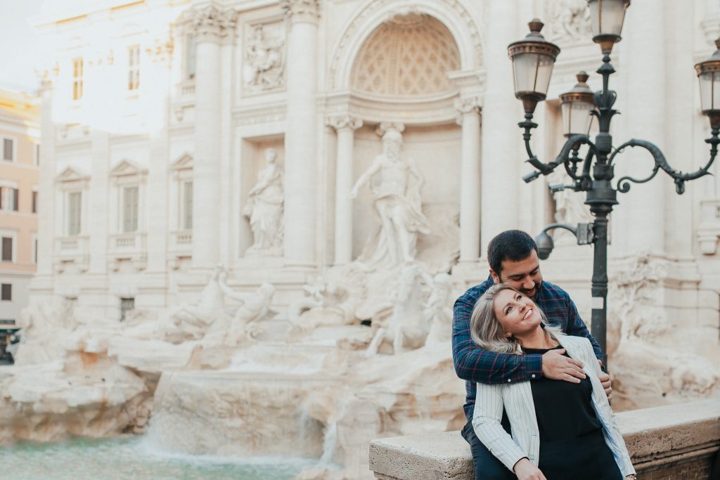 Ensaio casal na Fontana di Trevi com fotógrafo brasileiro em Roma