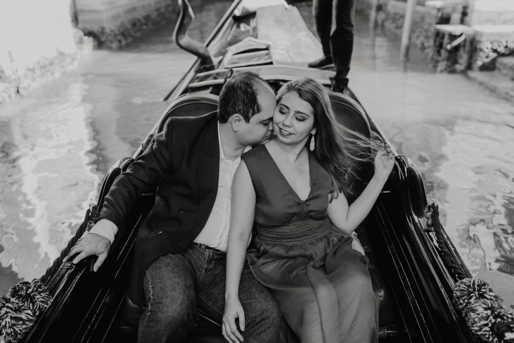 Ensaio casal na gôndola em Veneza com nosso fotógrafo brasileiro na Itália