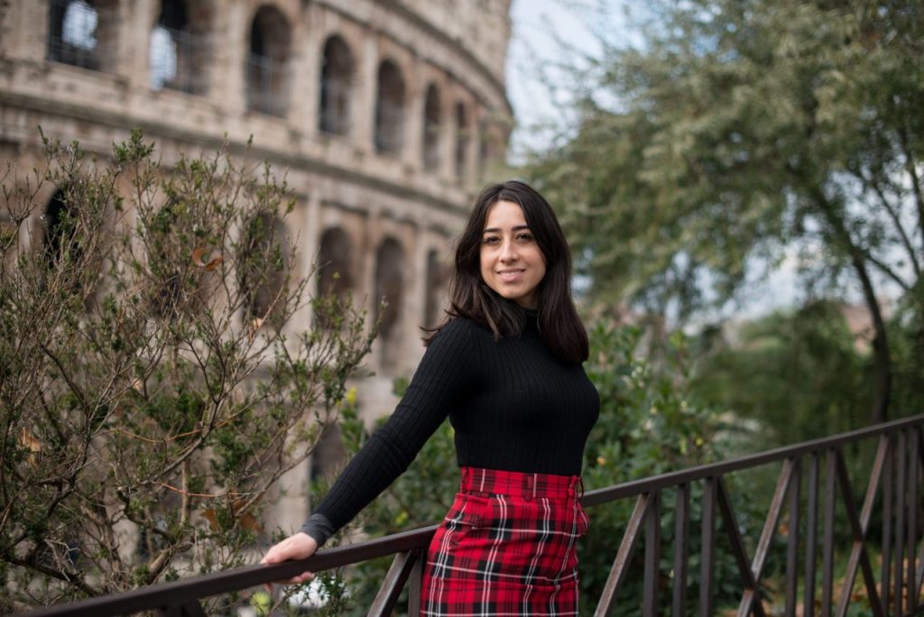 Ensaio feminino no Coliseu com fotógrafa brasileira em Roma