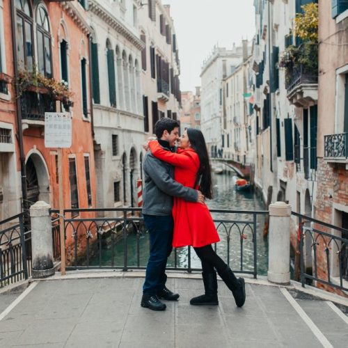 Fotógrafo brasileiro em Veneza : Fotos em Veneza - Ensaio casal na Ponte em meios aos canais