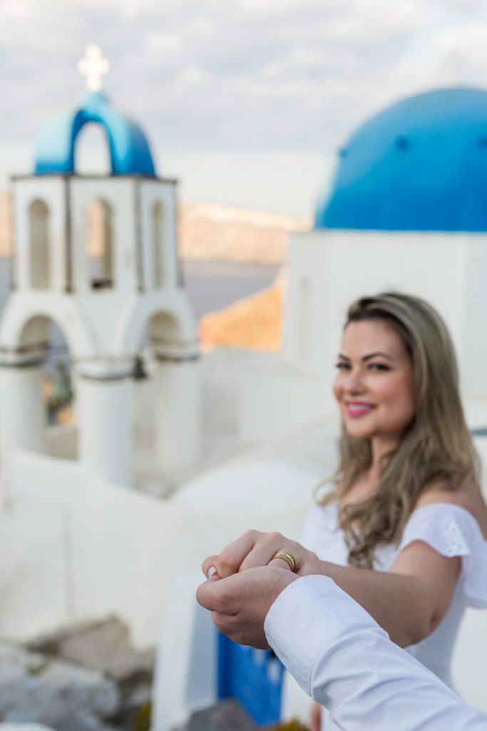 Pedido de casamento em Santorini com fotógrafa brasileira em Oia na Grécia