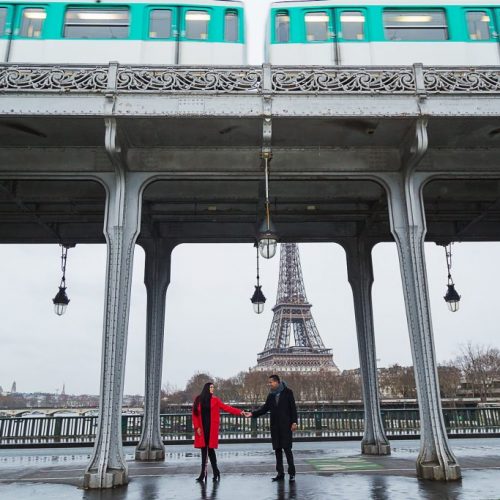 Ensaio casal na Ponte Bir Hakeim por fotógrafa brasileira em Paris