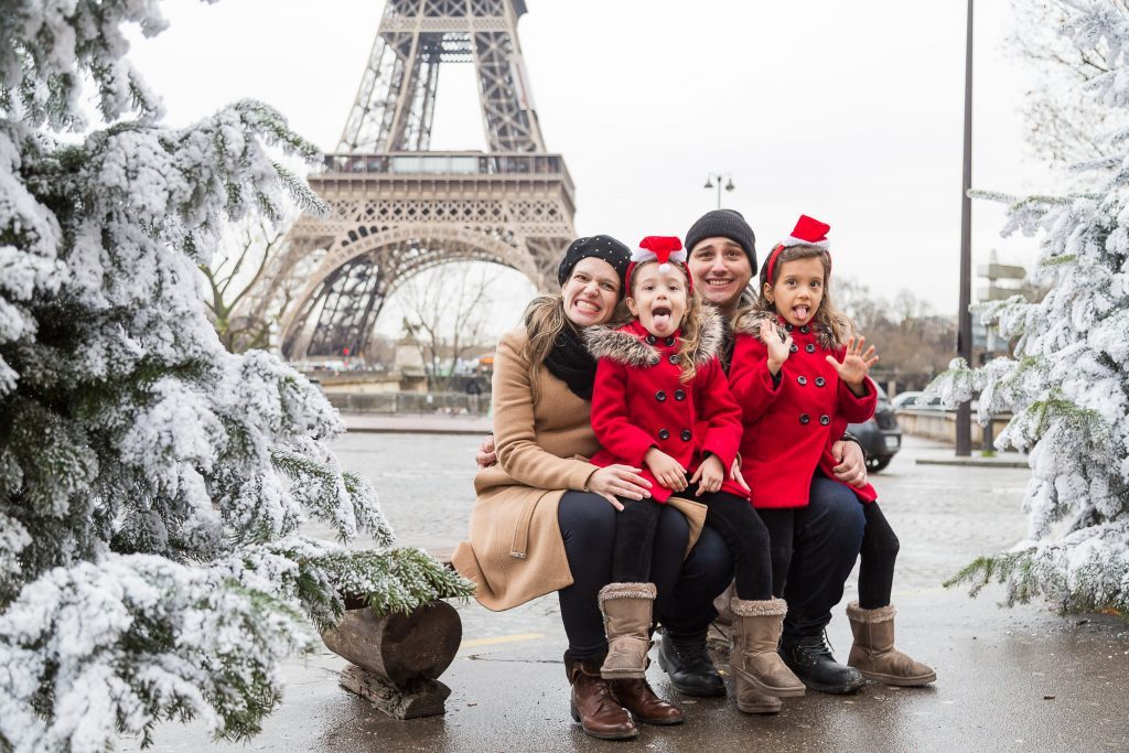 Ensaio família durante o Natal em Paris capturado por fotografa em Paris.