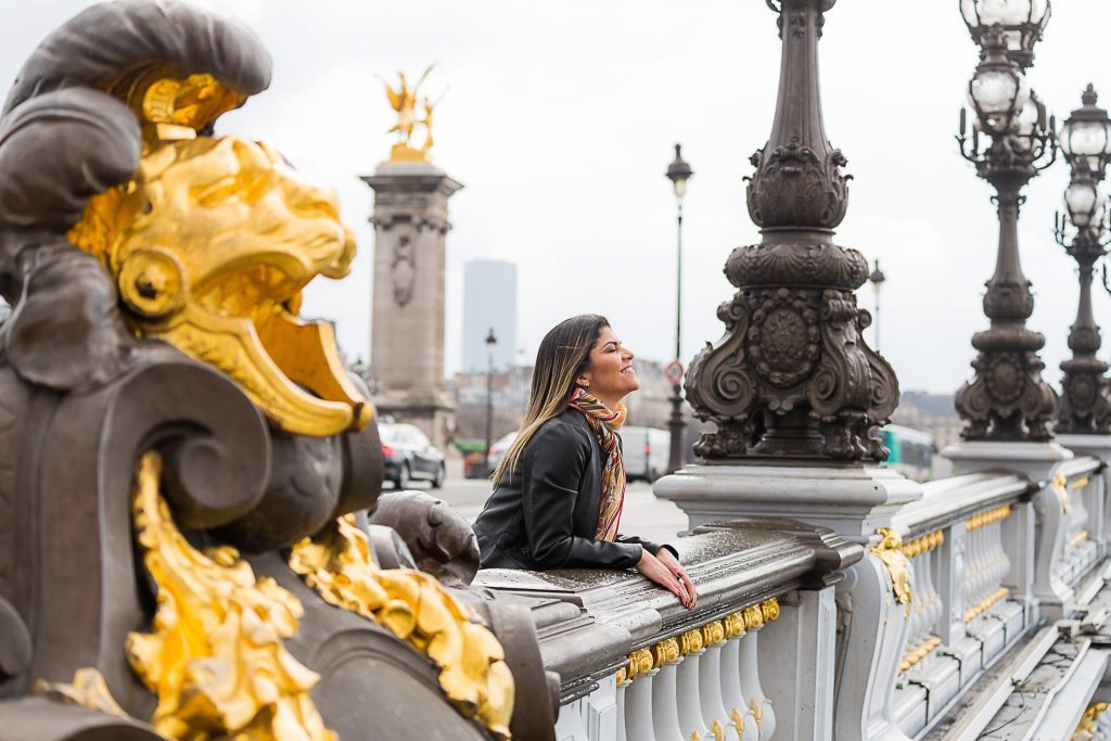 Ensaio na Ponte Alexandre III por fotógrafa brasileira em Paris