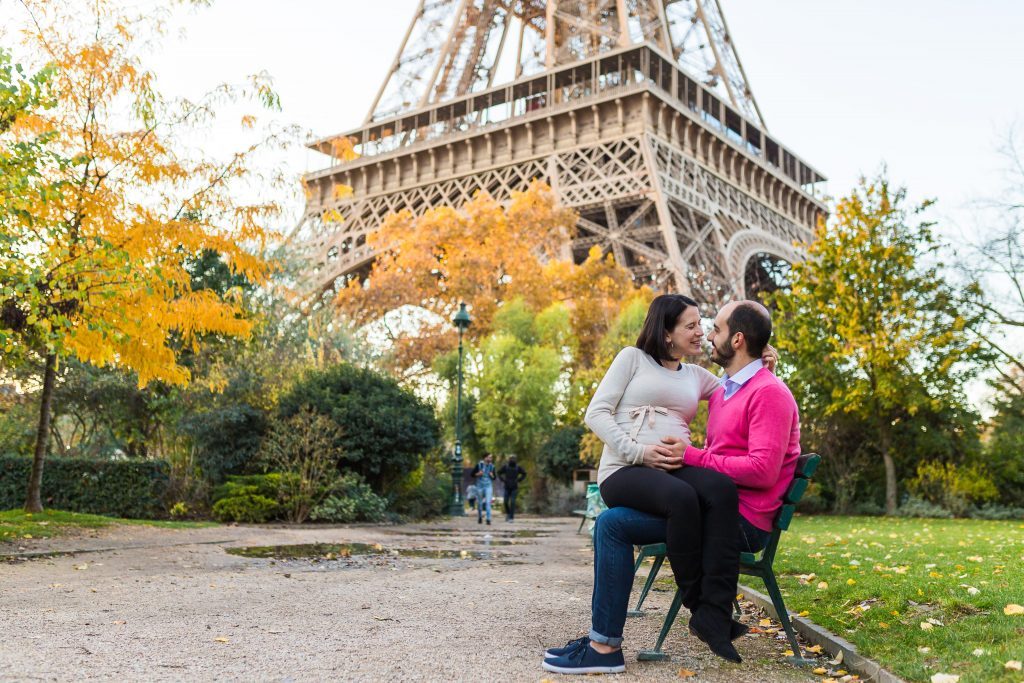 Ensaio na Torre Eiffel durante outono por fotógrafa em Paris