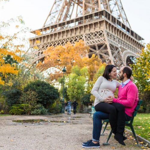 Ensaio na Torre Eiffel durante outono por fotógrafa em Paris