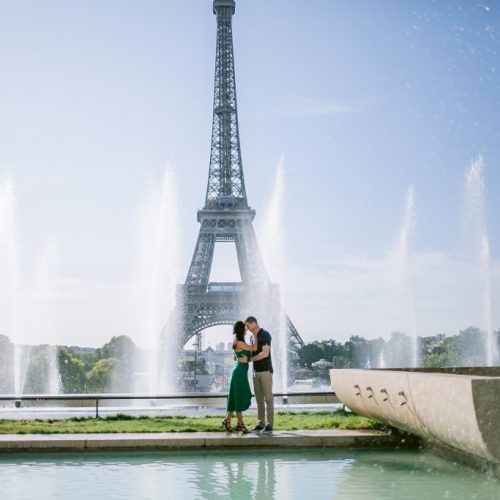 Ensaio casal na Torre Eiffel por fotógrafa brasileira em Paris