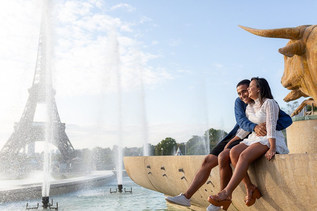 Ensaio casal no Trocadéro por fotógrafa em Paris