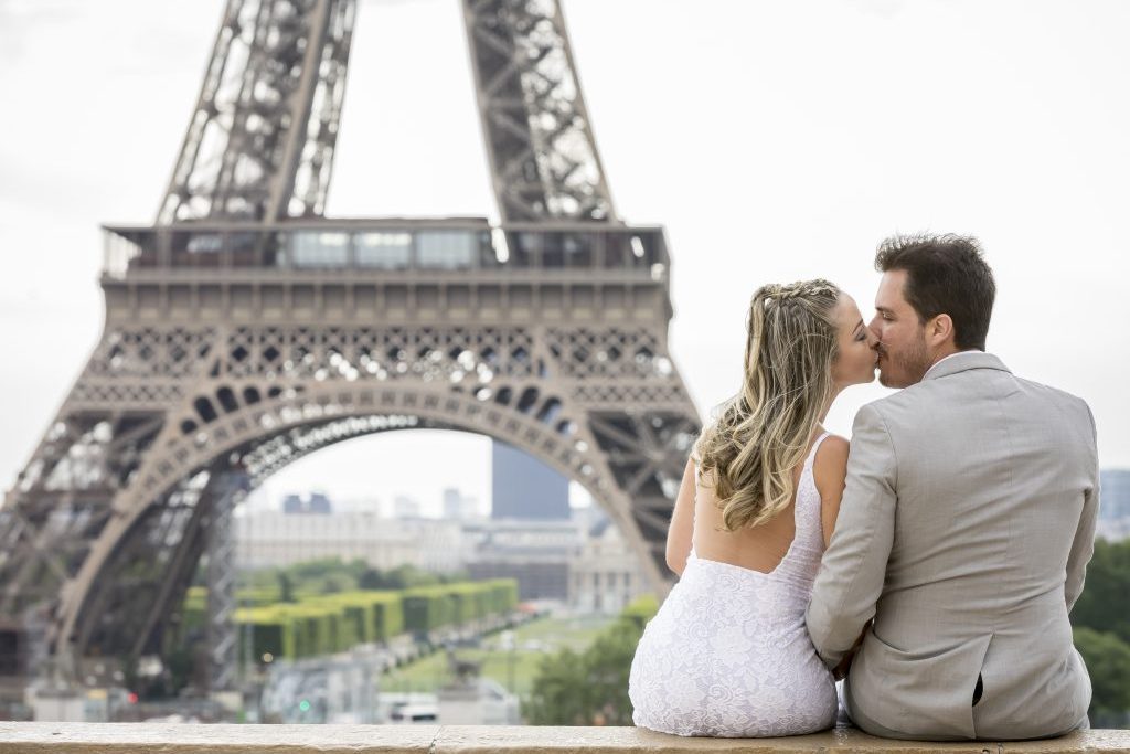 Fotógrafo brasileiro em Paris : Ensaio casal no Trocadéro, linda vista da Torre Eiffel