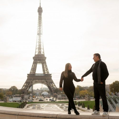 Ensaio bodas de casal na Torre Eiffel por fotógrafa brasileira em Paris