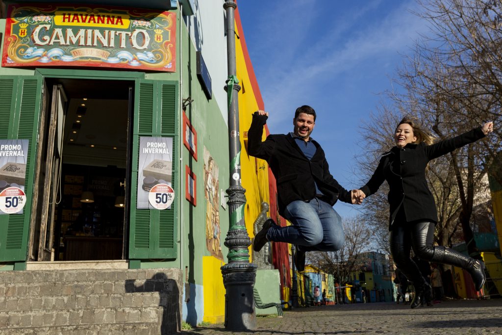 Ensaio casal no Caminito com nossa fotógrafa brasileira em Buenos Aires