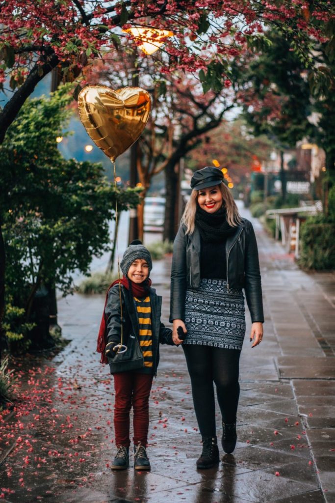 Fotógrafo profissional na sua viagem a gramado - Ensaio família mãe e filho