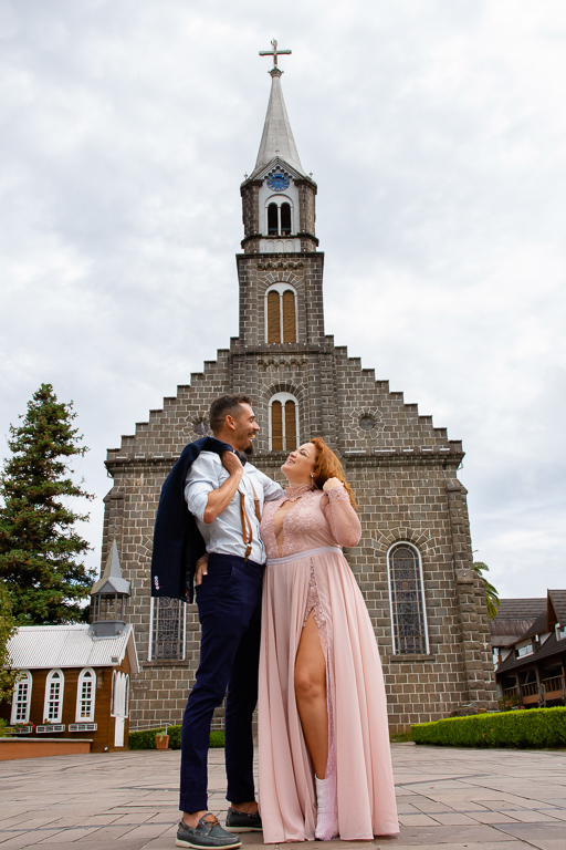 Destination Wedding em Gramado - Ensaio de fotos de casamento na Igreja Matriz São Pedro