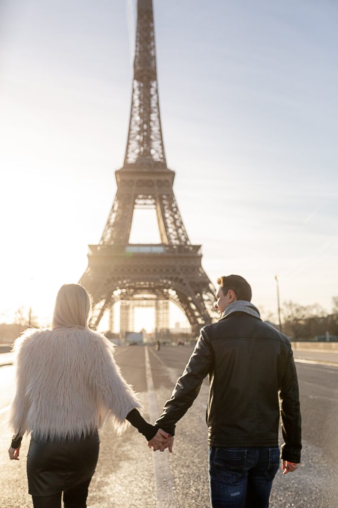 Ensaio casal nas ruas de Paris com vista para Torre Eiffel - Pont d'Iéna