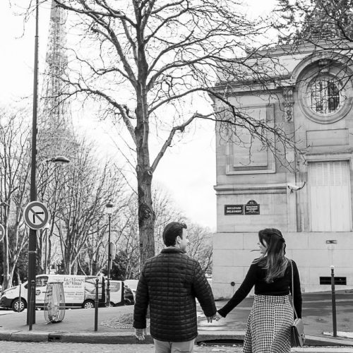 Ensaio casal pelas ruas de Paris com vista para Torre Eiffel