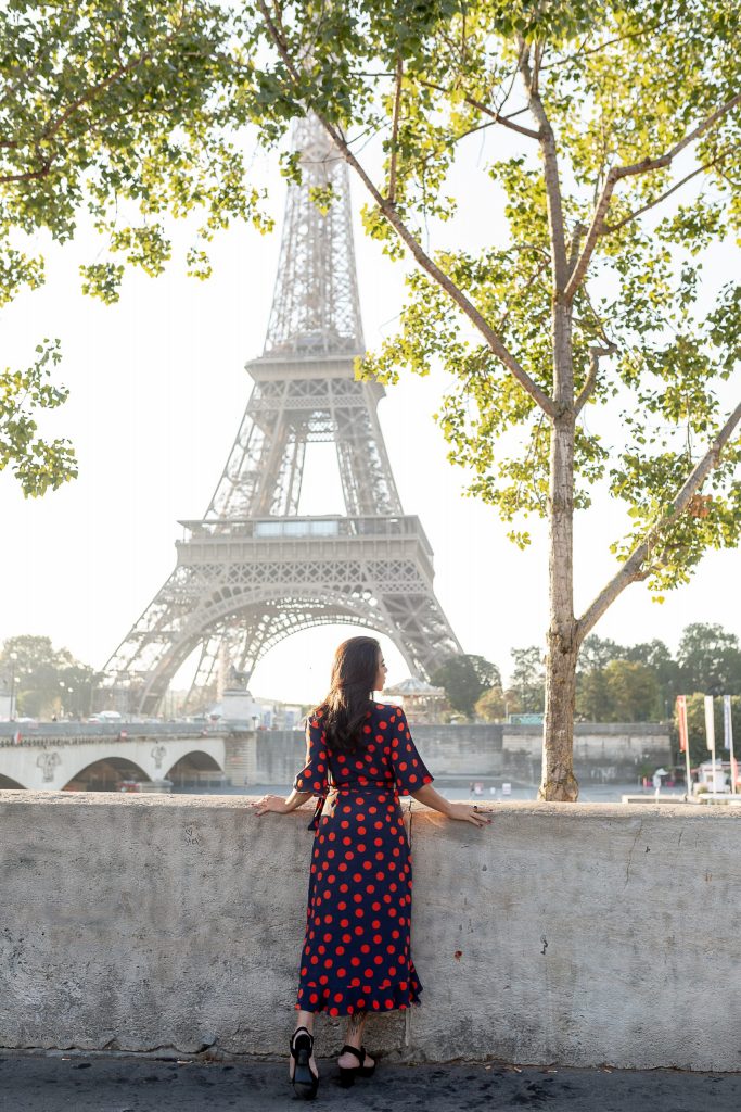 Ensaio individual feminino nas ruas de Paris com vista para Torre Eiffel - Avenue de New York