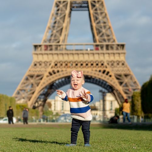 Paris com criança : Ensaio família no Champ de Mars com a Torre Eiffel