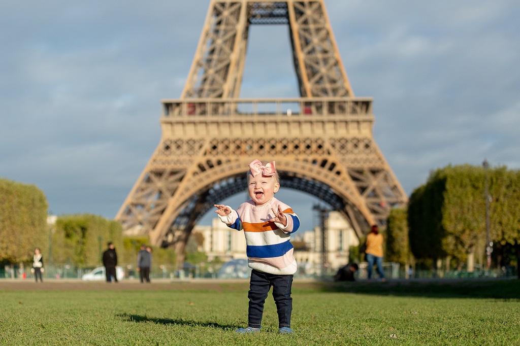 Paris com criança : Ensaio família no Champ de Mars com a Torre Eiffel