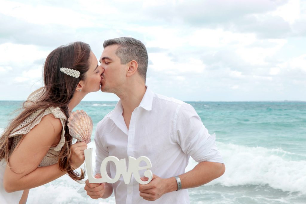 Casal em comemoração de bodas com ensaio nas praias do México - Fotógrafo brasileiro em Cancun