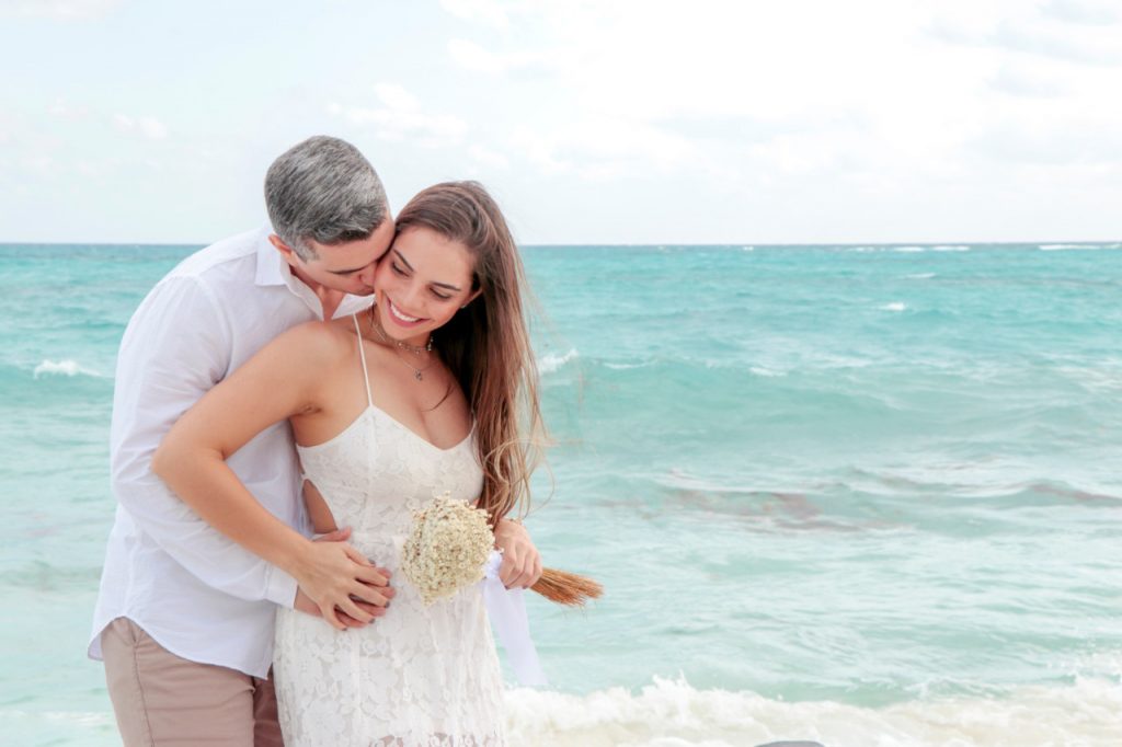 Casal em ensaio de bodas nas praias do México - Fotógrafo brasileiro em Cancun