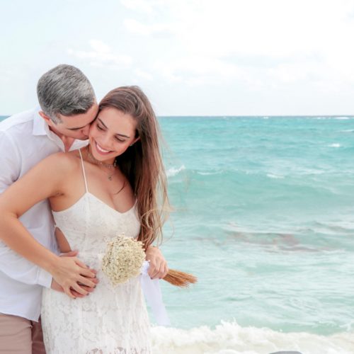 Casal em ensaio de bodas nas praias do México - Fotógrafo brasileiro em Cancun