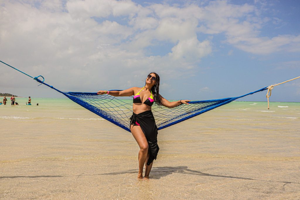 Ensaio feminino na rede na praia de Maragogi - Fotógrafo em Pernambuco