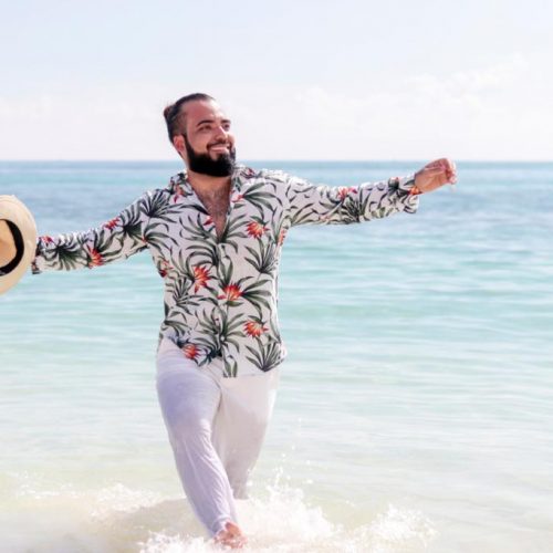 Ensaio homem vsozinho na praia em Cancun - Fotógrafo brasileiro no Caribe