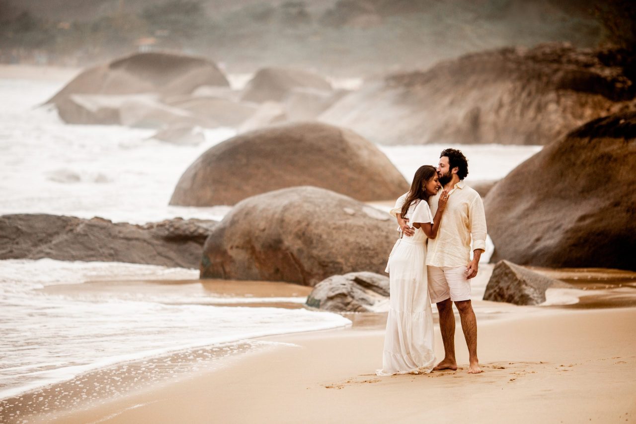 Casal ensaio em Paraty com fotógrafo profissional no Rio de Janeiro